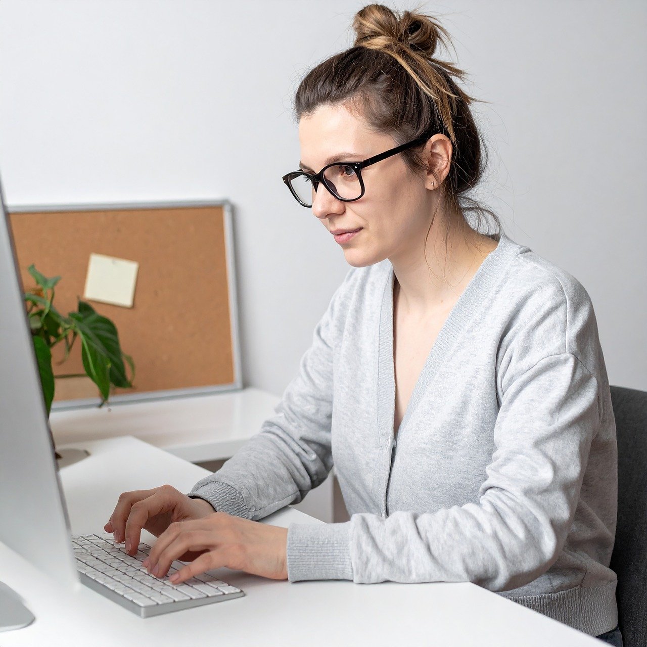 woman typing on laptop how to cancel my timeshare